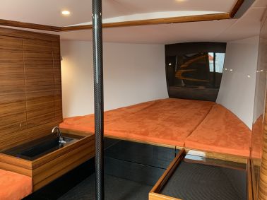 essence 33 interior 7a3